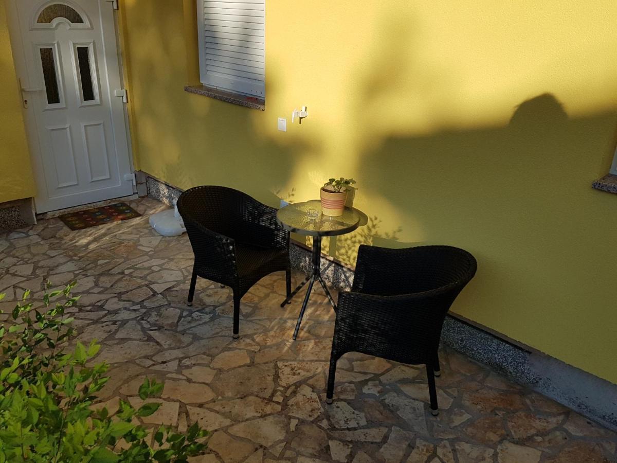 Apartmani Ljerka Malinska Bagian luar foto