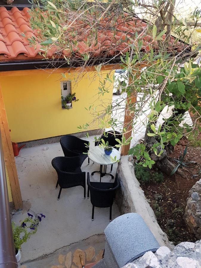 Apartmani Ljerka Malinska Bagian luar foto