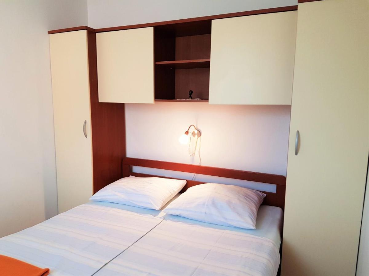 Apartmani Ljerka Malinska Bagian luar foto