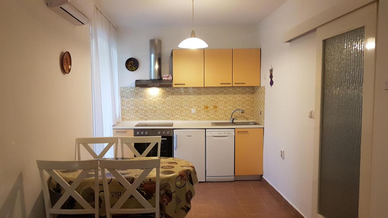 Apartmani Ljerka Malinska Bagian luar foto
