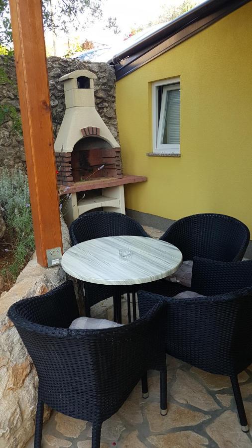 Apartmani Ljerka Malinska Bagian luar foto
